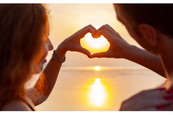 Sevgi Dilinizi Duyan Var Mı?